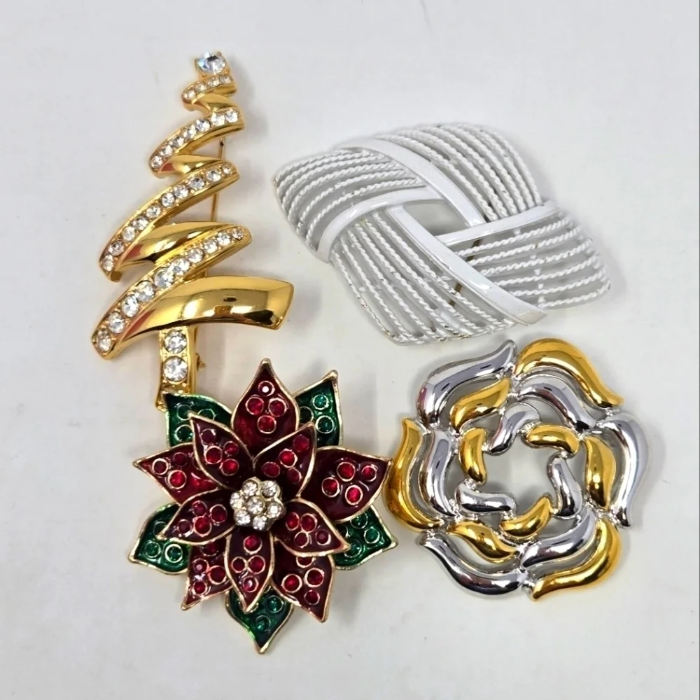 VINTAGE MONET BROOCH LOT OF 4 GOLD SILVER WHITE MIXED FASHION JEWELRY WOMEN